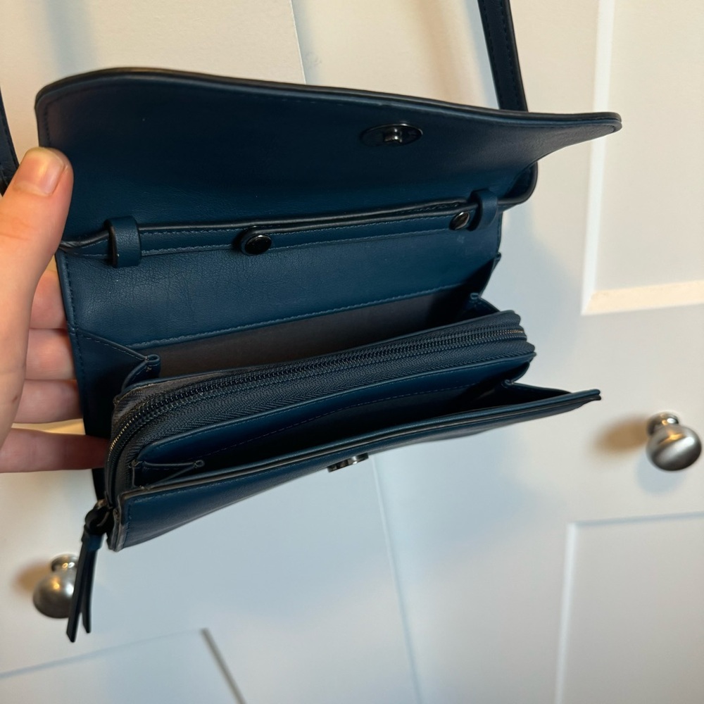 Simply Vera Vera Wang Dark Blue Crossbody Small Purse - Picture 3 of 12